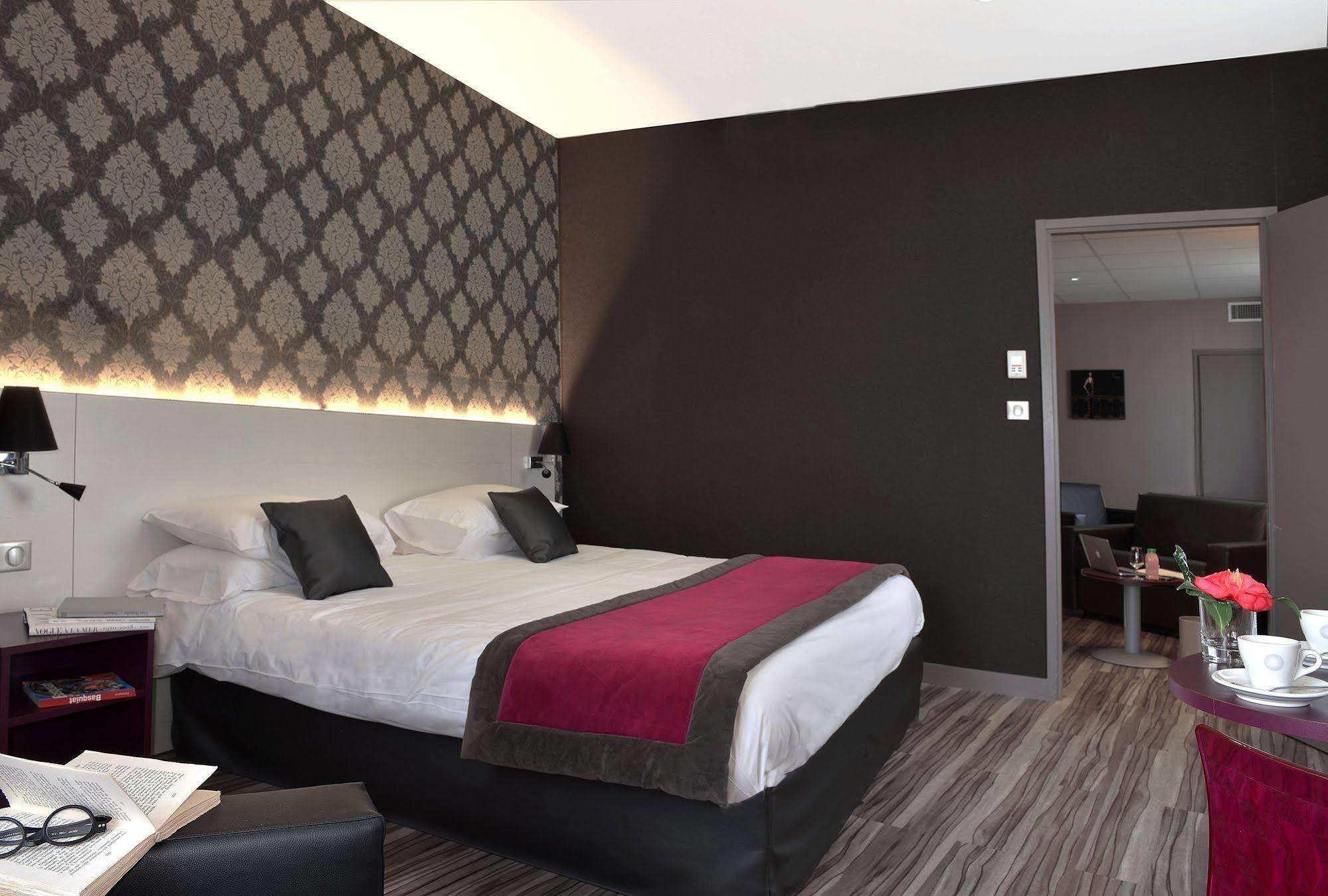 Logis Hotel-Restaurant Le Fontarabie Fontenay-le-Comte Ngoại thất bức ảnh